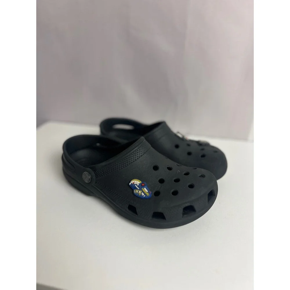 Crocs Classic Clog Black Kids Junior Size J3 with Tom and Jerry Jibbitz Charms
